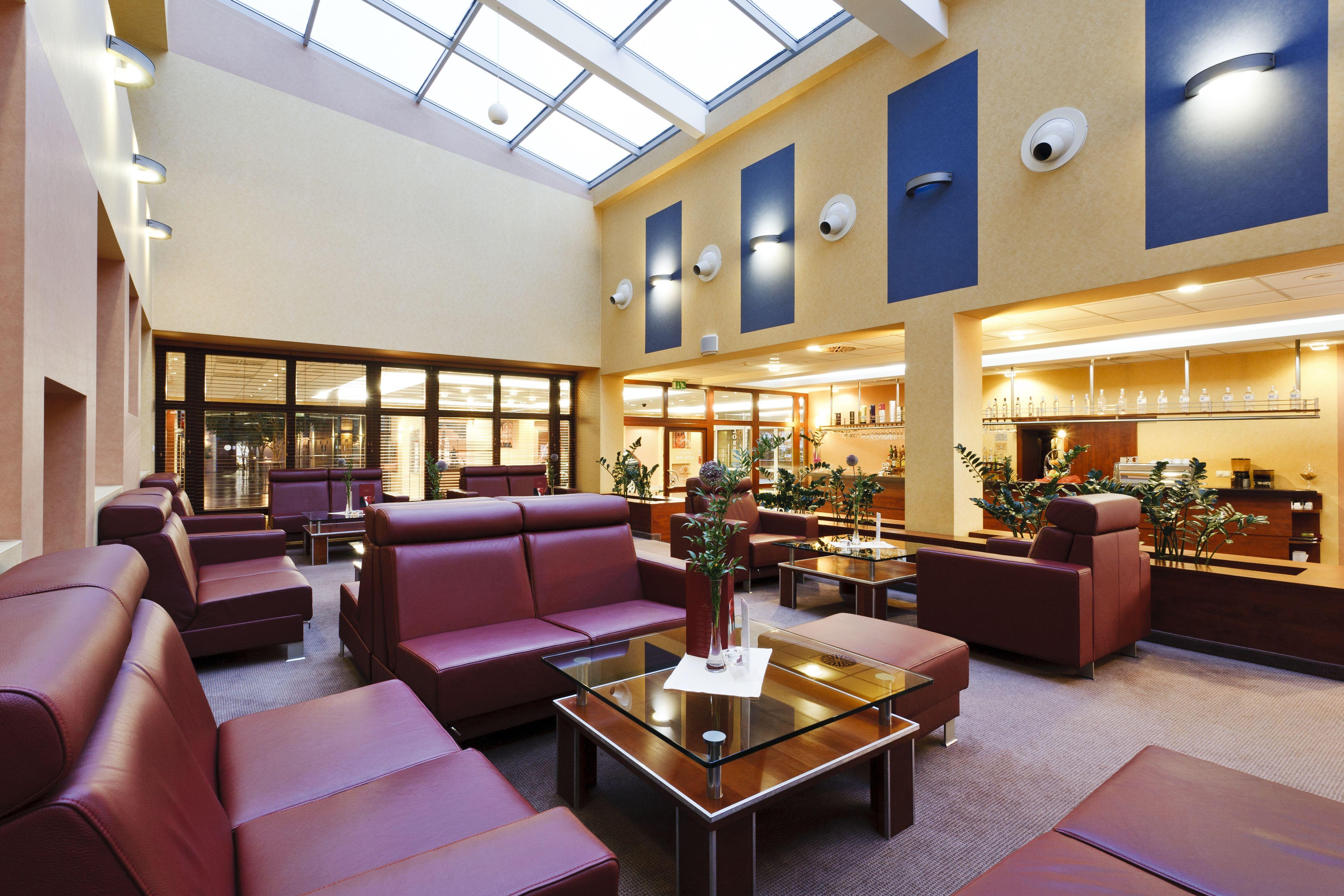 Qubus Hotel Legnica Bagian luar foto