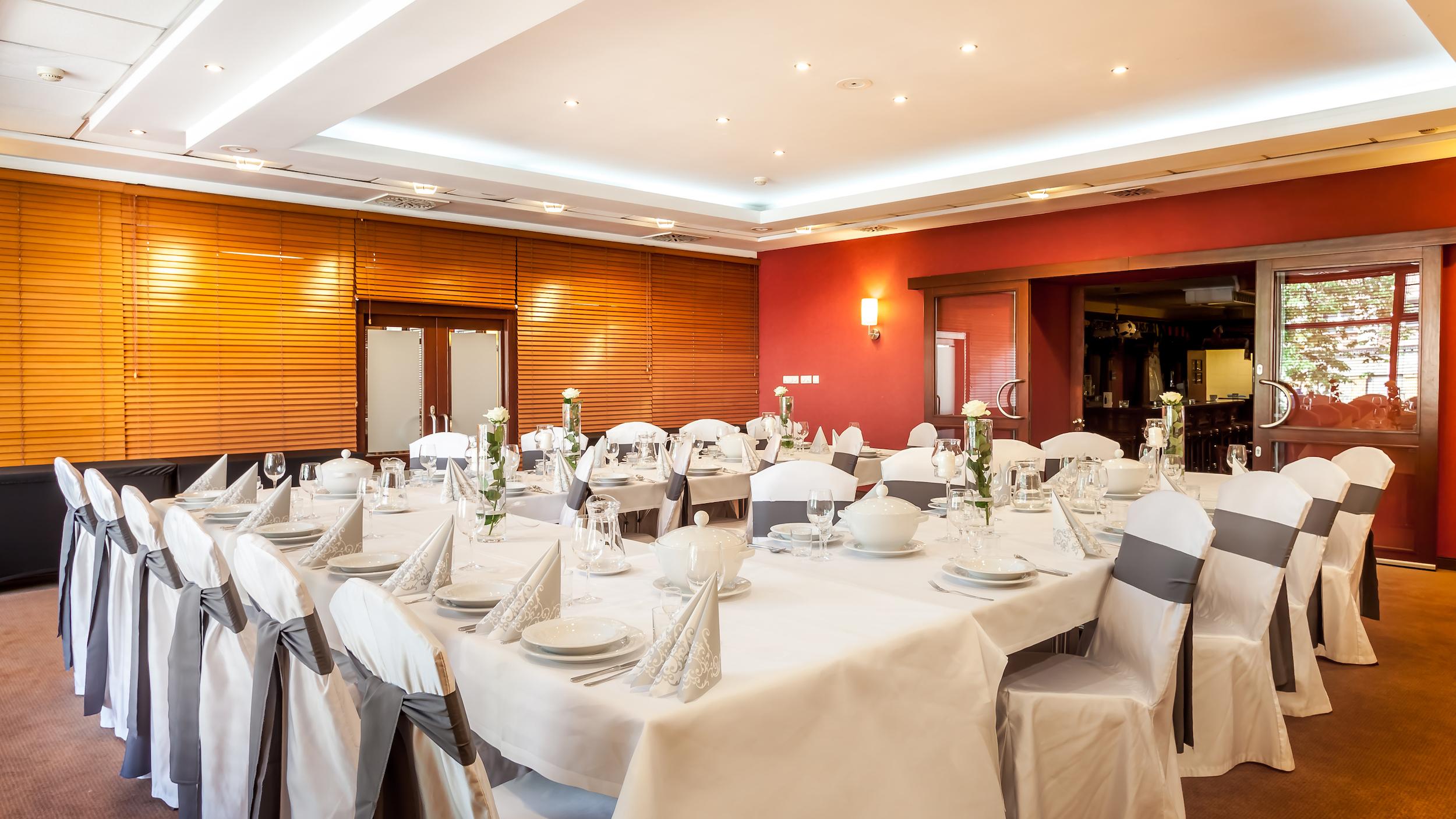 Qubus Hotel Legnica Bagian luar foto