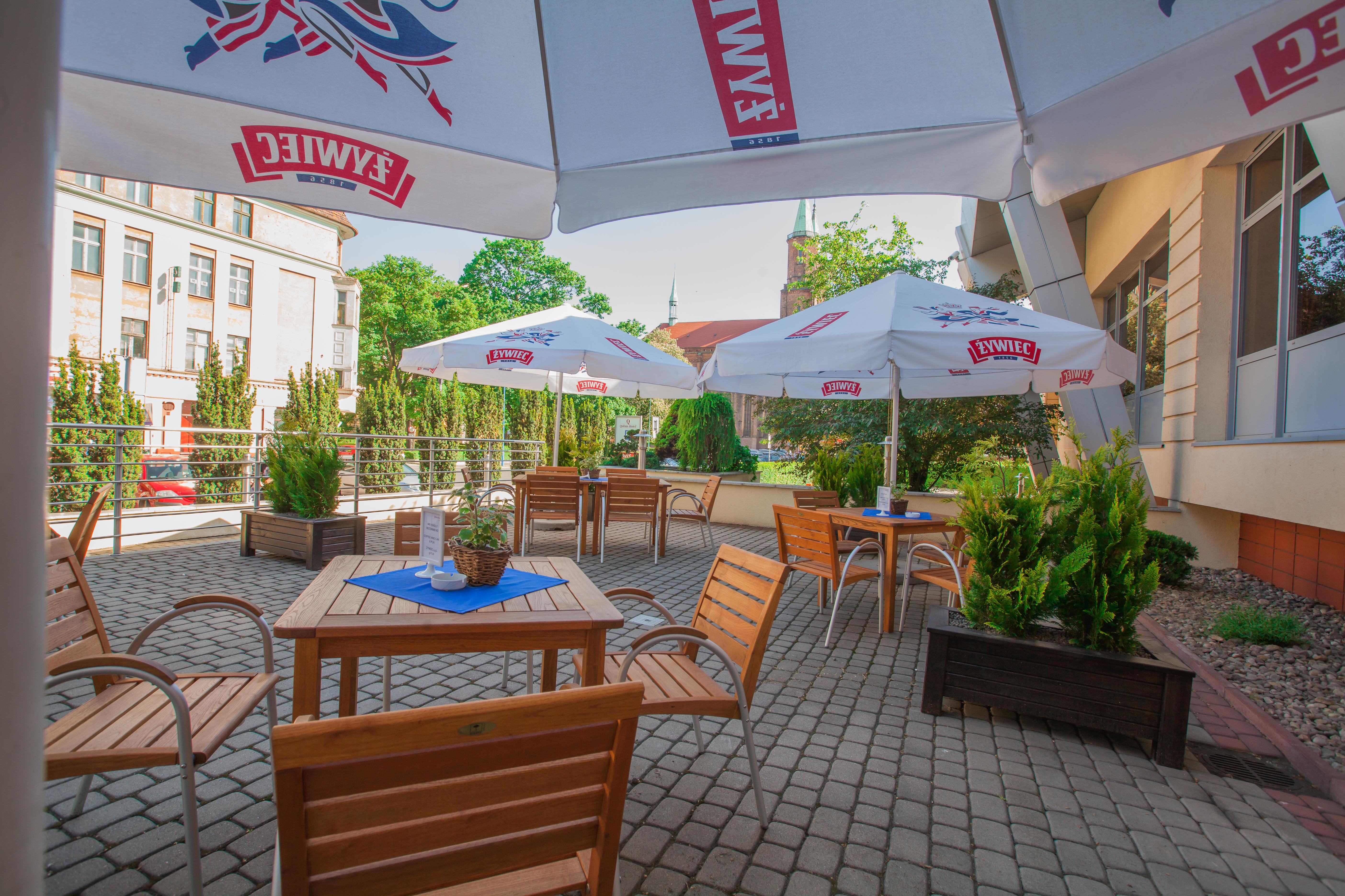 Qubus Hotel Legnica Bagian luar foto