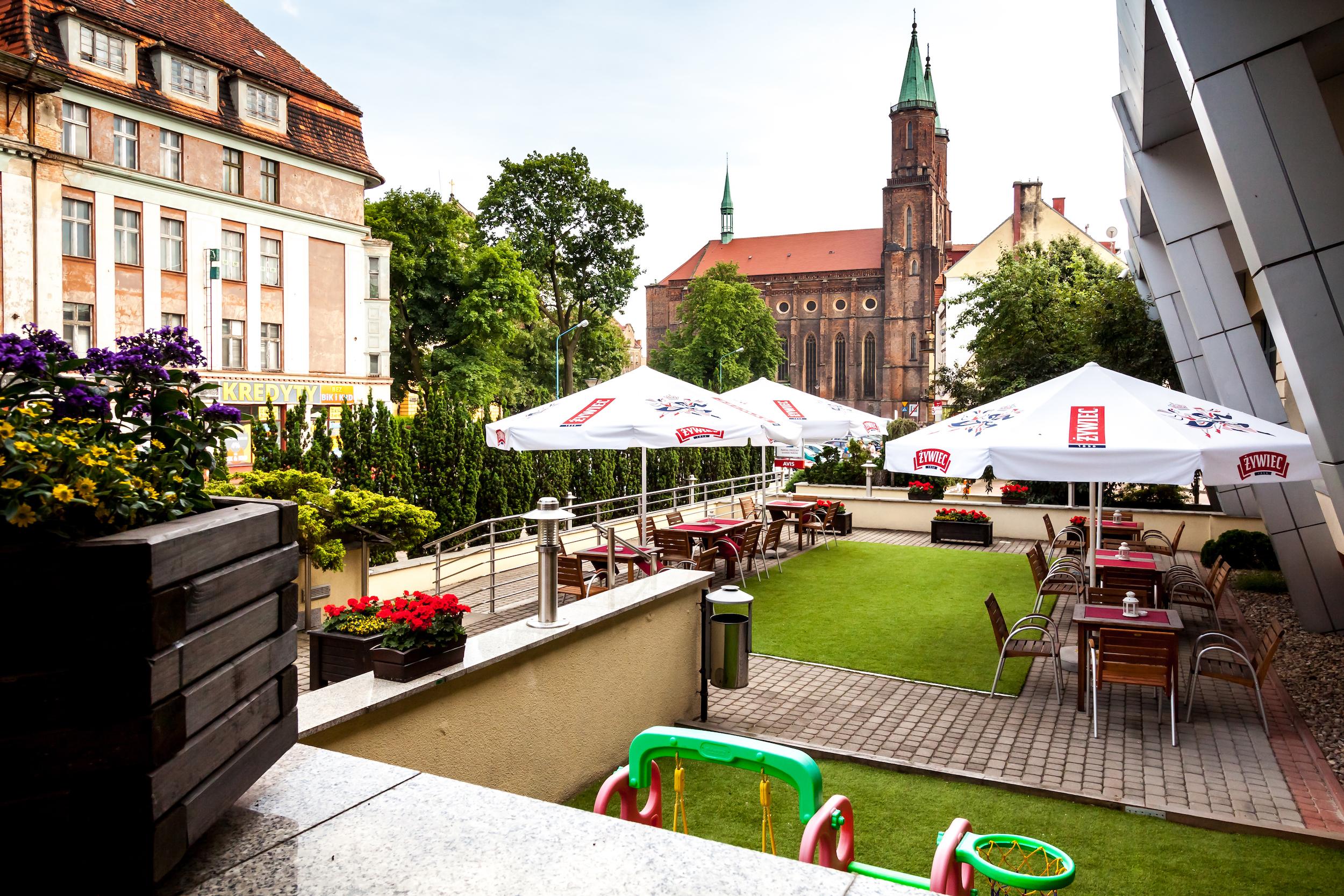 Qubus Hotel Legnica Bagian luar foto