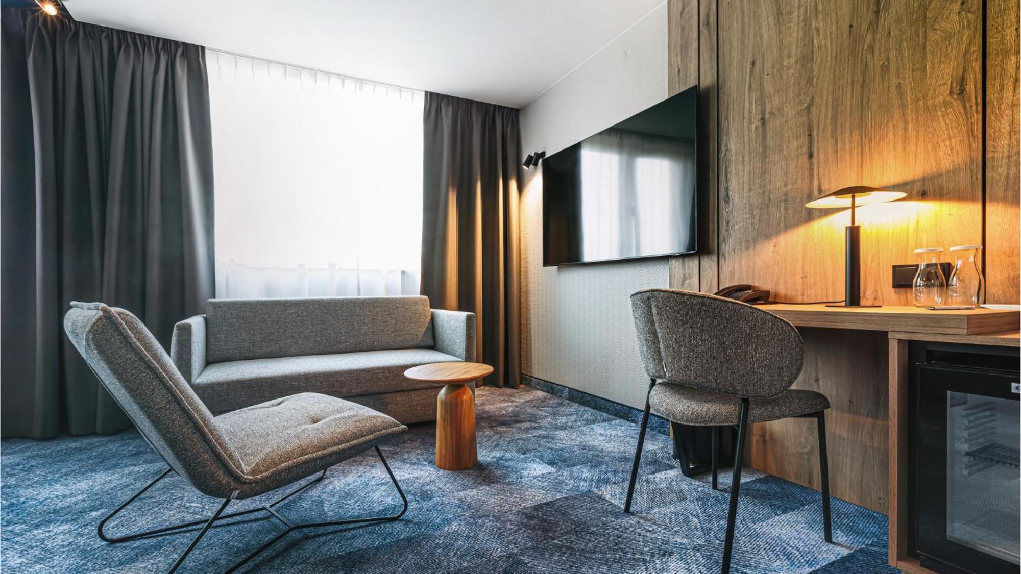 Qubus Hotel Legnica Bagian luar foto