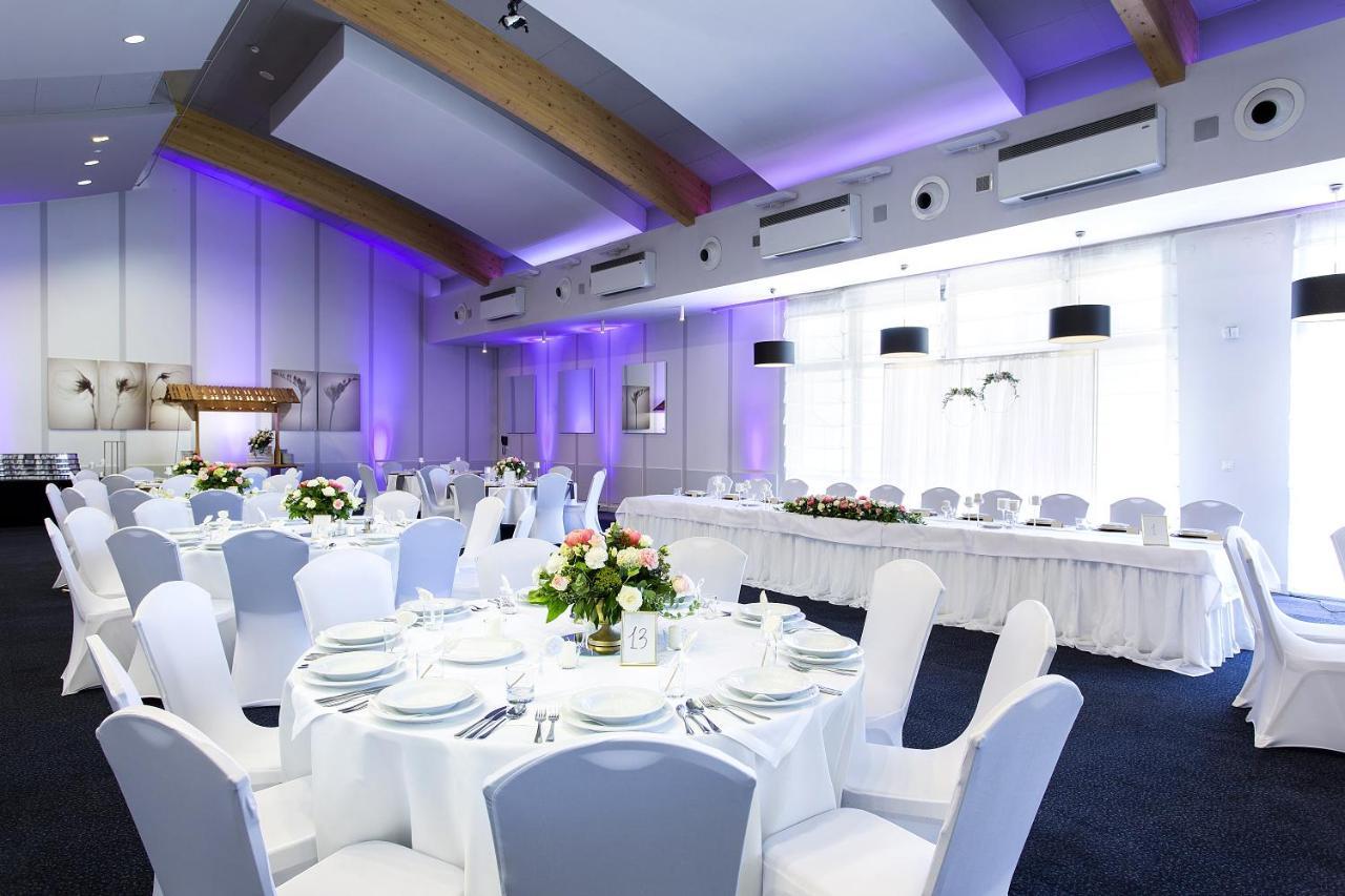 Qubus Hotel Legnica Bagian luar foto
