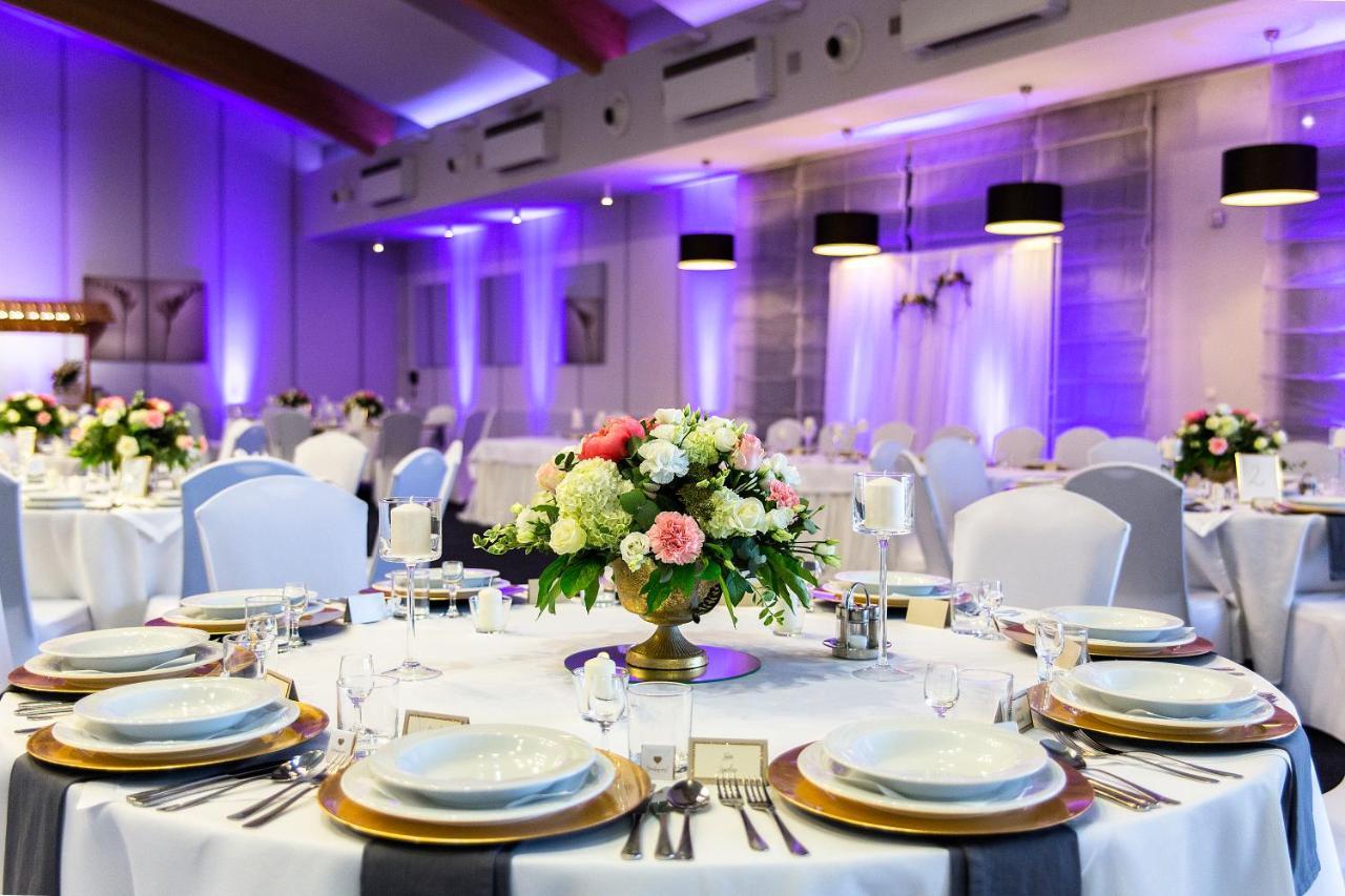 Qubus Hotel Legnica Bagian luar foto